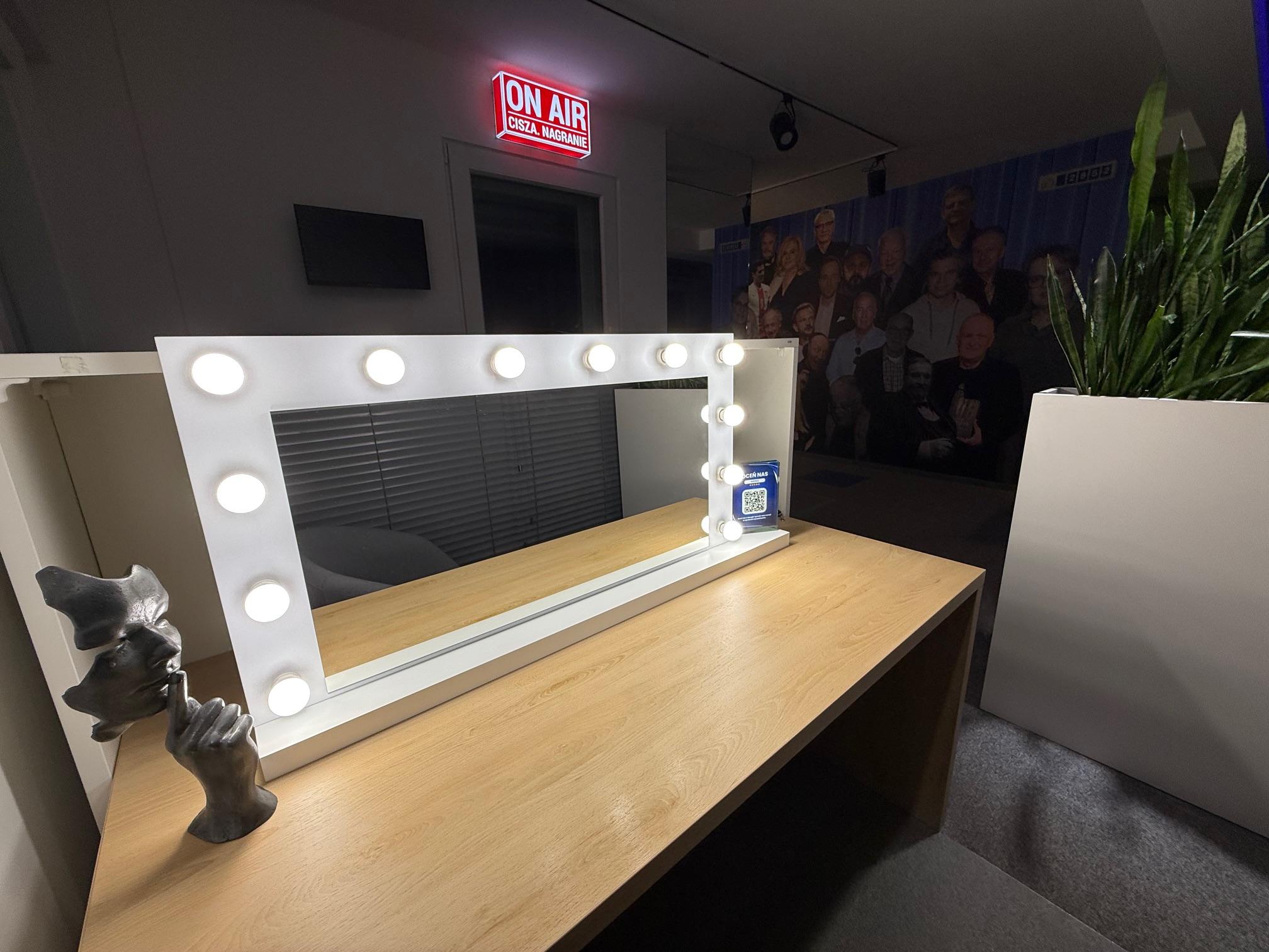 Podcast Studio – Make-up