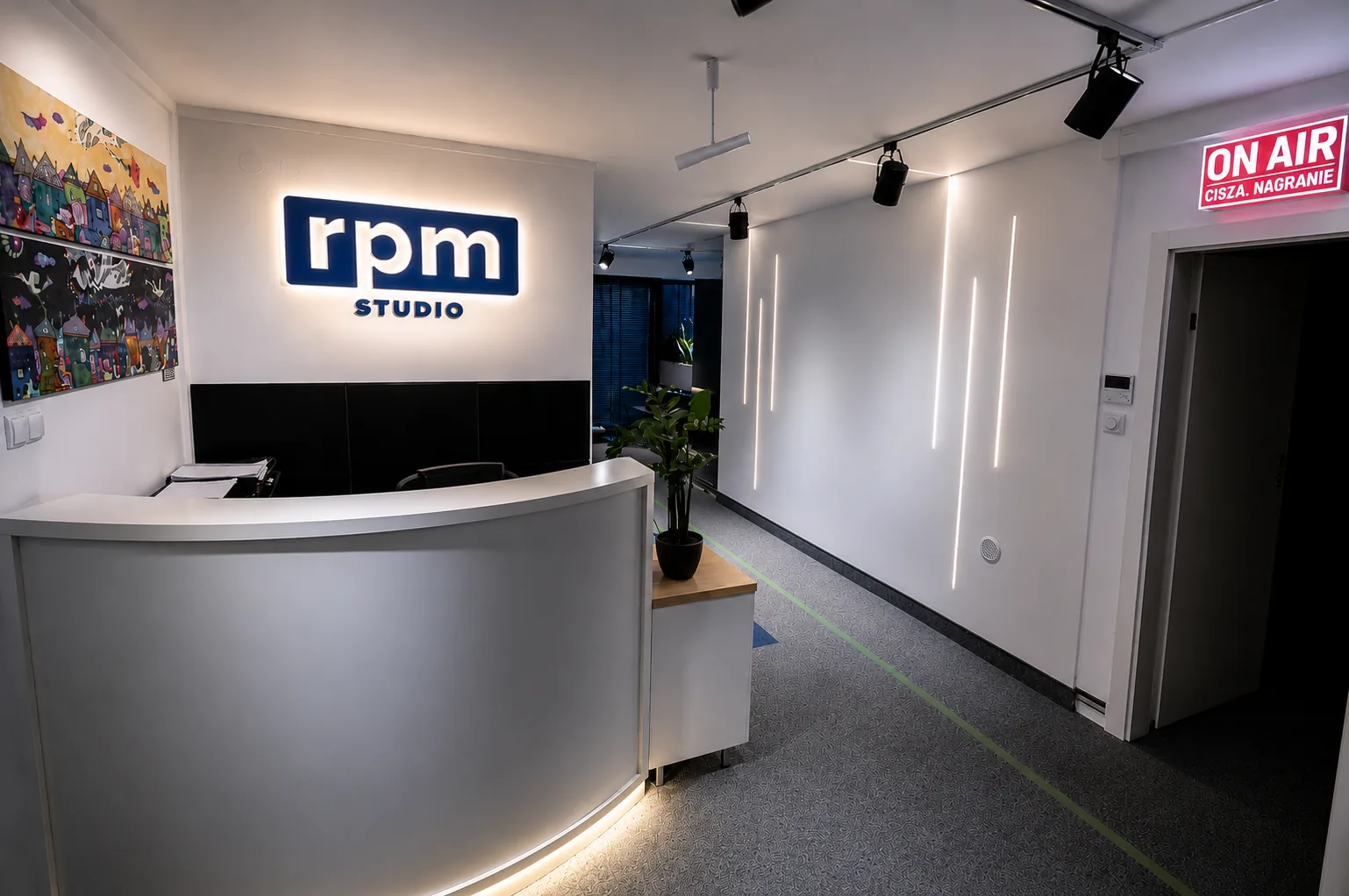 Rezeption des Podcast-Studios – Innenansicht des Aufnahmestudios von RPM Studio